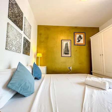 Apartmán Sira House By Hello Homes