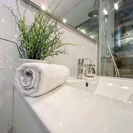 Apartmán Sira House By Hello Homes *